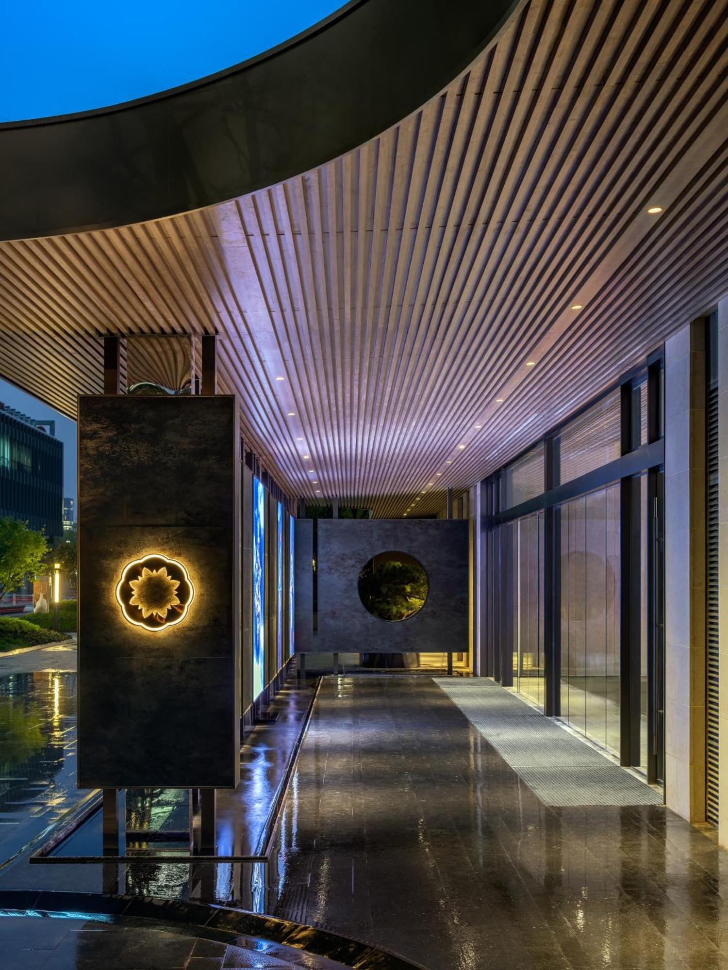 Hotel Joya Lujiazui 5*